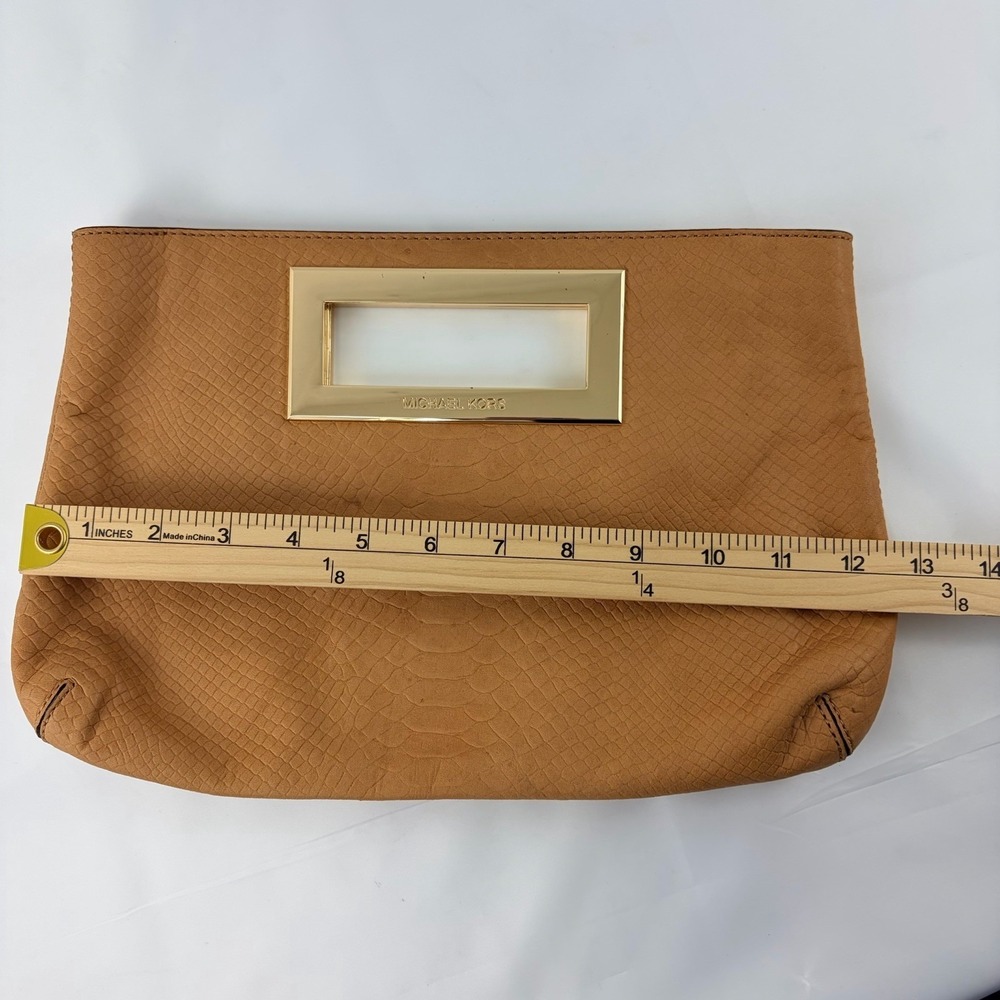 Michael Kors Tan Snakeskin Embossed‎ Leather Clutch Gold Frame - Picture 8 of 9